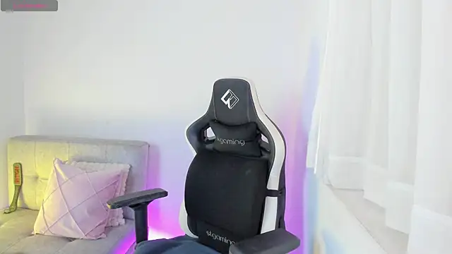 ambar-wells online show from April 18, 2026, 5:37 pm