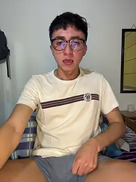 Snapshot of CamiRojas_boy chatting on June 22, 2026, 4:09 am CamiRojas boy online show from June 22, 2026, 4:09 am