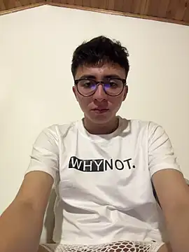 CamiRojas boy online show from May 10, 2026, 3:21 am