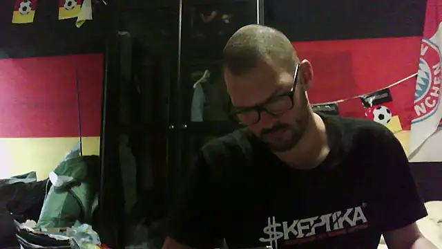 Die-geile-Sau online show from September 9, 2025, 2:48 pm