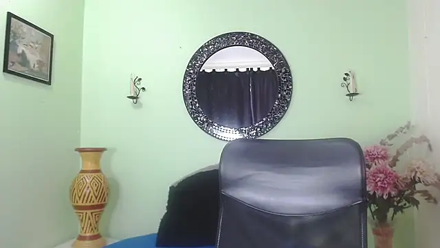 Sofia Franco  online show from November 18, 2025, 7:17 pm