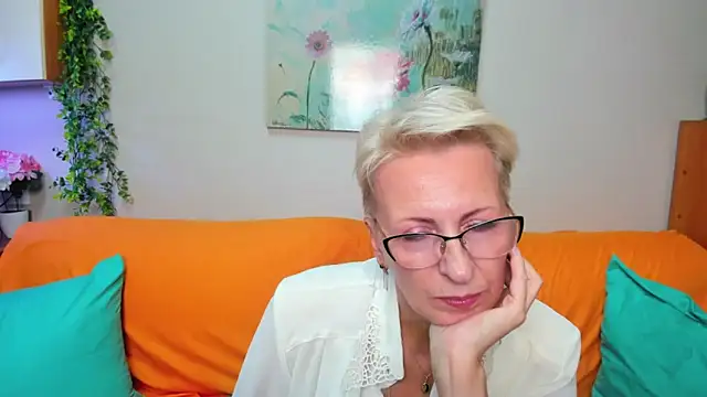 Snapshot of iamyourdream89 chatting on October 8, 2025, 3:35 pm iamyourdream89 online show from October 8, 2025, 3:35 pm