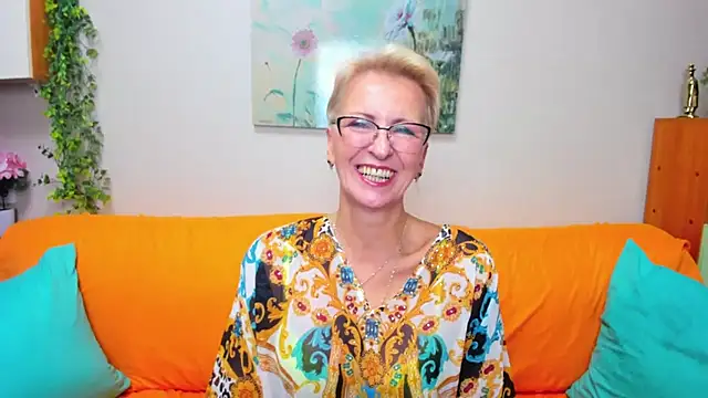 Snapshot of iamyourdream89 chatting on October 6, 2025, 1:34 pm iamyourdream89 online show from October 6, 2025, 1:34 pm