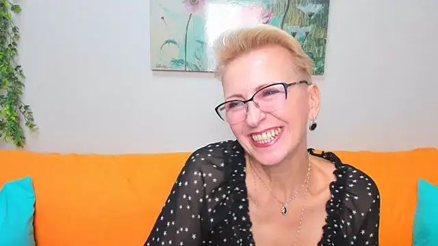 Snapshot of iamyourdream89 chatting on November 8, 2025, 9:35 am iamyourdream89 online show from November 8, 2025, 9:35 am