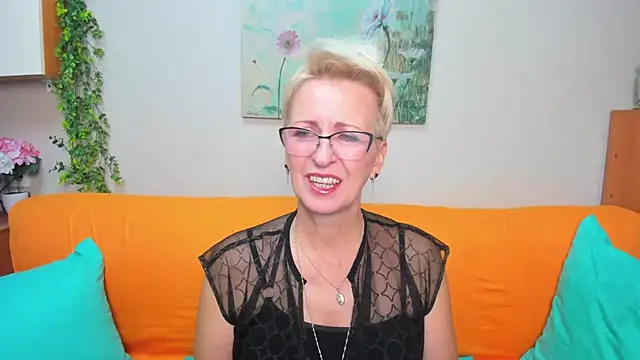 Snapshot of iamyourdream89 chatting on October 15, 2025, 1:52 pm iamyourdream89 online show from October 15, 2025, 1:52 pm