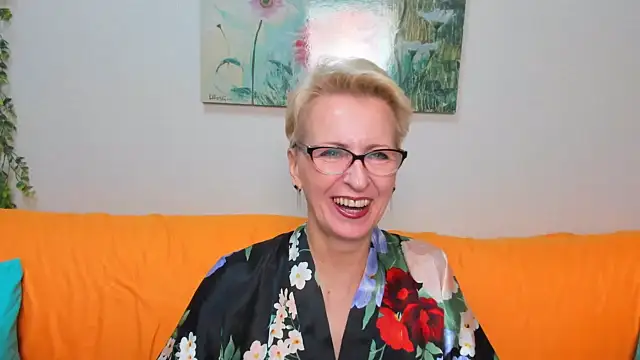 Snapshot of iamyourdream89 chatting on October 18, 2025, 1:24 pm iamyourdream89 online show from October 18, 2025, 1:24 pm