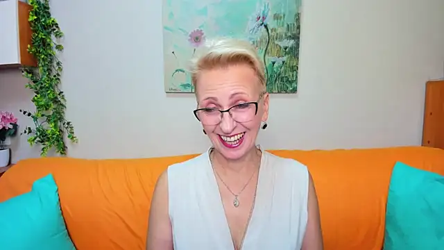 Snapshot of iamyourdream89 chatting on November 7, 2025, 11:37 am iamyourdream89 online show from November 7, 2025, 11:37 am