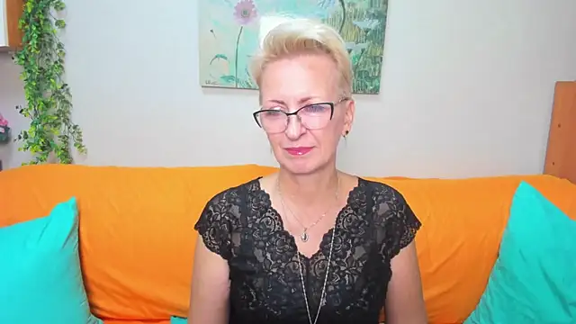 Snapshot of iamyourdream89 chatting on October 9, 2025, 12:06 pm iamyourdream89 online show from October 9, 2025, 12:06 pm