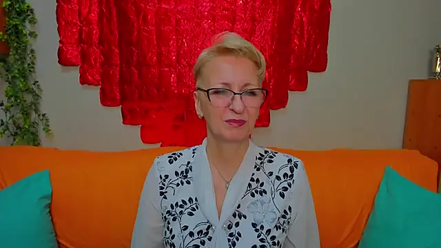 iamyourdream89 online show from March 8, 2026, 5:16 pm