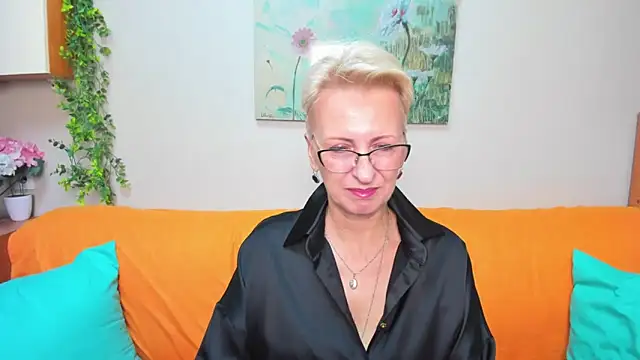 Snapshot of iamyourdream89 chatting on November 6, 2025, 1:48 pm iamyourdream89 online show from November 6, 2025, 1:48 pm