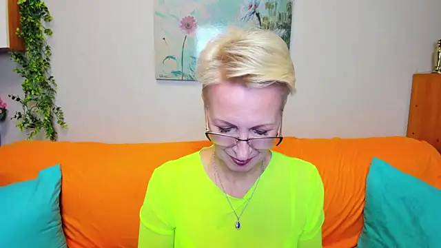 Snapshot of iamyourdream89 chatting on November 10, 2025, 4:23 pm iamyourdream89 online show from November 10, 2025, 4:23 pm