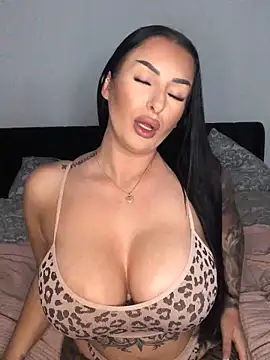 Mia-Bremer online show from November 14, 2025, 2:32 pm