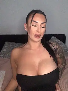 Mia-Bremer online show from November 8, 2025, 9:57 am