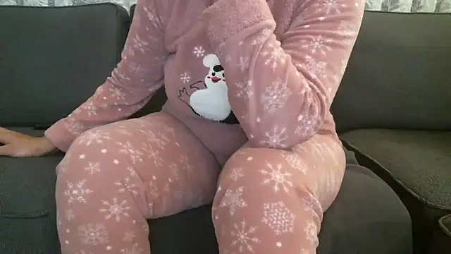 mysteriouscouple001 online show from October 12, 2025, 9:27 pm