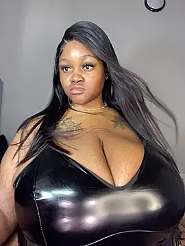 Snapshot of Yung-Missy chatting on February 10, 2025, 9:14 am Yung-Missy online show from February 10, 2025, 9:14 am