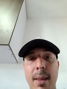 Snapshot of axeldaviid chatting on March 22, 2026, 2:18 pm axeldaviid online show from March 22, 2026, 2:18 pm