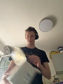 Snapshot of Toyjungee chatting on October 22, 2025, 12:26 pm Toyjungee online show from October 22, 2025, 12:26 pm