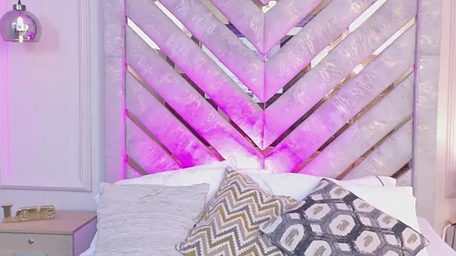 Noa Adams online show from September 29, 2025, 3:13 am