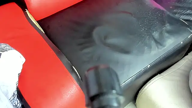 hot-threesome online show from September 20, 2025, 3:28 pm