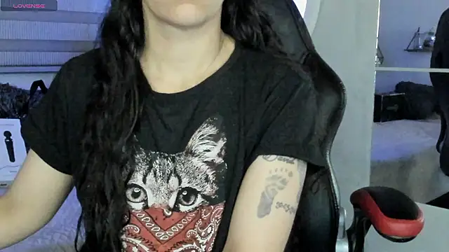 natasha logan  online show from March 28, 2026, 4:02 am