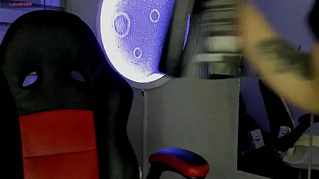 natasha logan  online show from October 27, 2025, 4:02 am