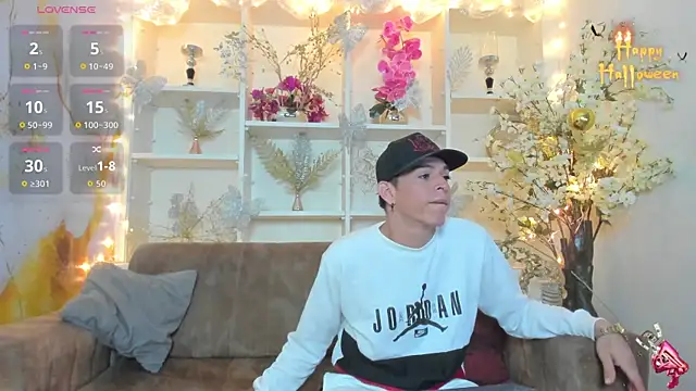 BvlgarVoyss online show from November 18, 2025, 6:44 pm