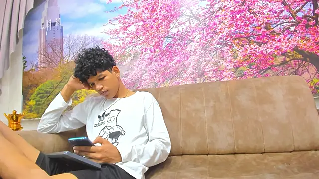 BvlgarVoyss online show from November 17, 2025, 4:44 pm