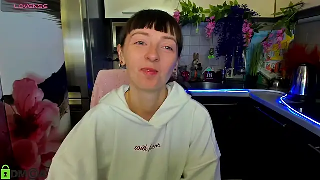 TayanaJons online show from April 6, 2026, 7:20 am