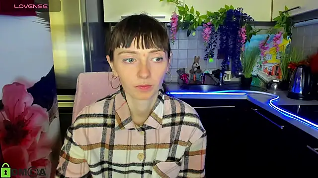 TayanaJons online show from April 9, 2026, 7:25 am