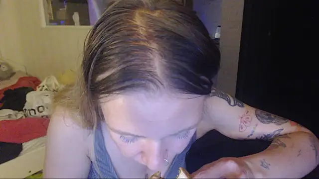 amanda kiss kiss online show from October 5, 2025, 5:25 pm