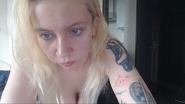 amanda kiss kiss online show from November 10, 2025, 12:10 pm