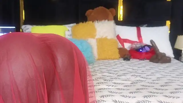 Snapshot of Sexy_sharntel chatting on October 17, 2025, 5:11 am Sexy sharntel online show from October 17, 2025, 5:11 am