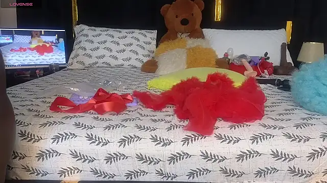 Snapshot of Sexy_sharntel chatting on October 15, 2025, 11:40 am Sexy sharntel online show from October 15, 2025, 11:40 am