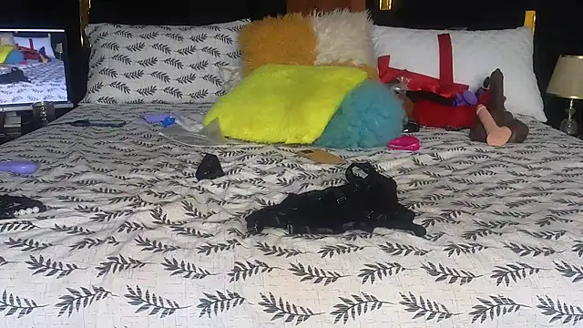 Snapshot of Sexy_sharntel chatting on October 17, 2025, 10:11 pm Sexy sharntel online show from October 17, 2025, 10:11 pm