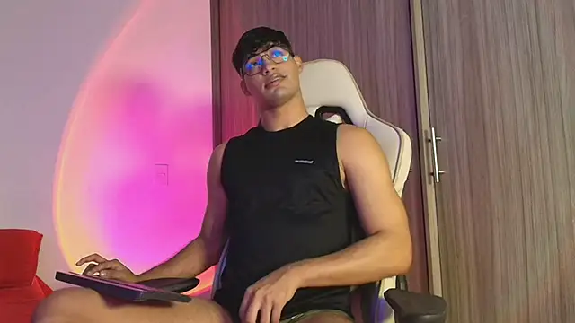 Jimmy Leeh  online show from October 9, 2025, 9:59 pm