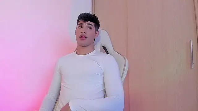 Jimmy Leeh  online show from December 12, 2024, 11:25 pm