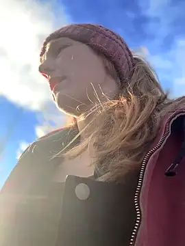 GoldenFlameGoddess online show from December 17, 2025, 4:45 pm