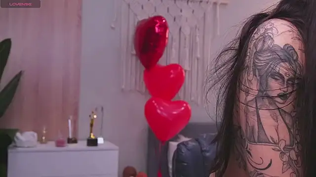 Snapshot of Molly_Jons chatting on February 20, 2026, 1:02 am Molly Jons online show from February 20, 2026, 1:02 am