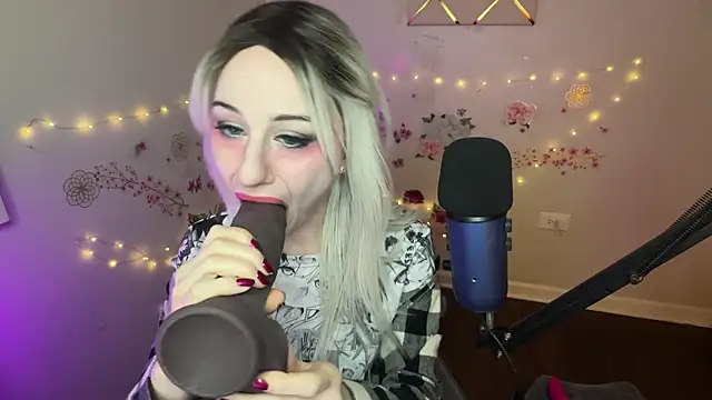 Starr1123 online show from April 7, 2026, 3:41 am