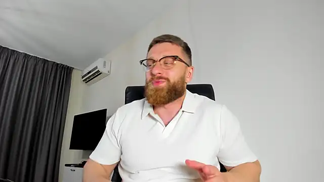 Snapshot of Findom_guy chatting on May 26, 2026, 4:38 pm Findom guy online show from May 26, 2026, 4:38 pm