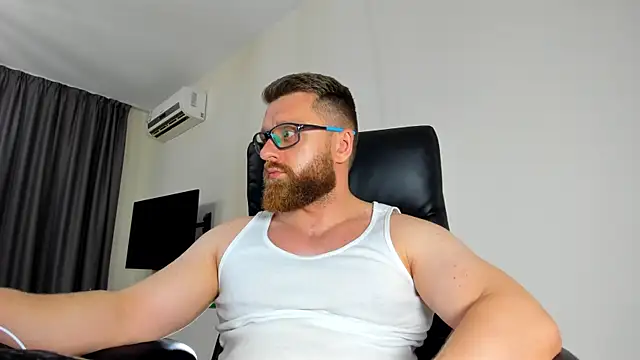 Snapshot of Findom_guy chatting on May 28, 2026, 12:18 am Findom guy online show from May 28, 2026, 12:18 am
