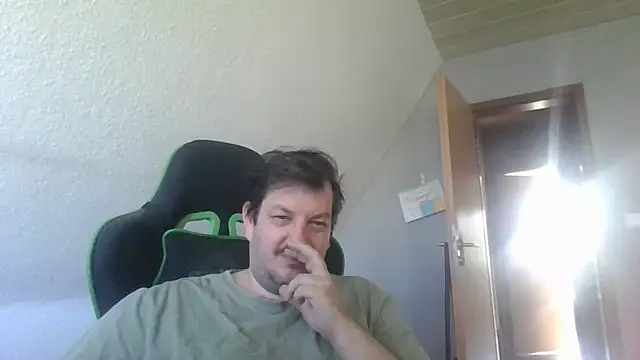 Golffahrer1982 online show from May 26, 2026, 6:33 am