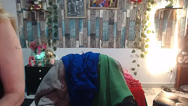 KarimaSarabe online show from September 27, 2025, 8:04 pm