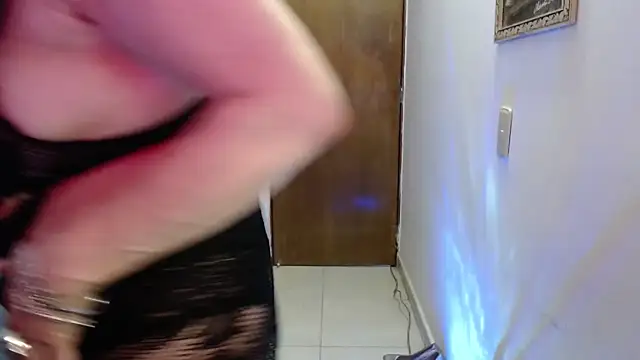 KarimaSarabe online show from February 25, 2026, 9:47 pm