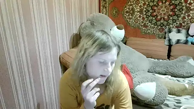 Kathlyn  Heath online show from December 16, 2025, 3:38 pm