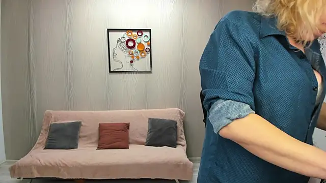 Cassandra Hotty online show from April 1, 2026, 3:19 am