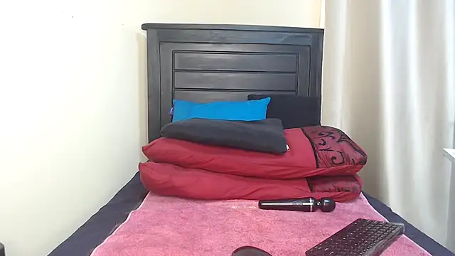 NIKKIE LOVE online show from March 19, 2025, 7:40 am