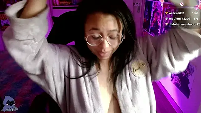 Emmachan19 online show from March 12, 2025, 10:05 am