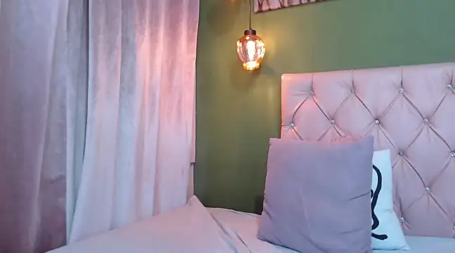 Snapshot of AngelitaWild_ chatting on February 14, 2025, 12:09 am AngelitaWild online show from February 14, 2025, 12:09 am