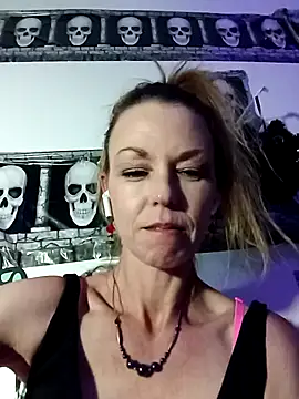 cammyquart online show from October 21, 2025, 2:55 am